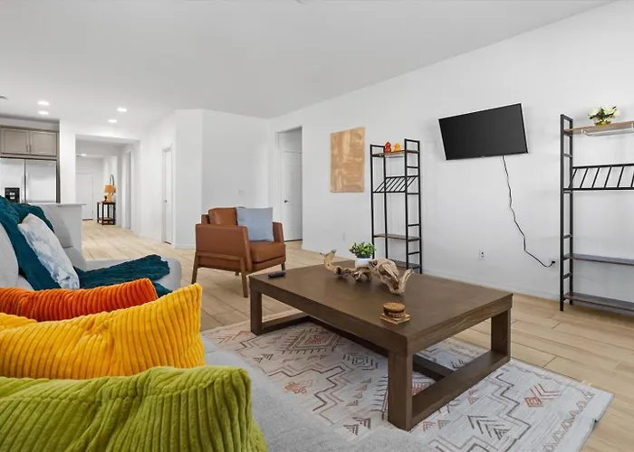 Holiday home Private Golf Retreat Near Ballpark Ev In Garage Goodyear