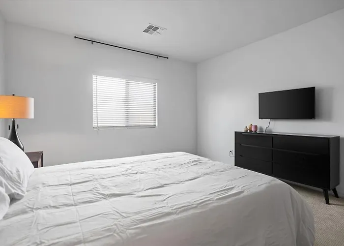 Holiday home Private Golf Retreat Near Ballpark Ev In Garage