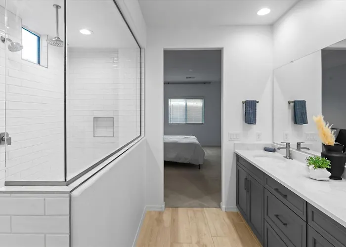 Private Golf Retreat Near Ballpark Ev In Garage Holiday home