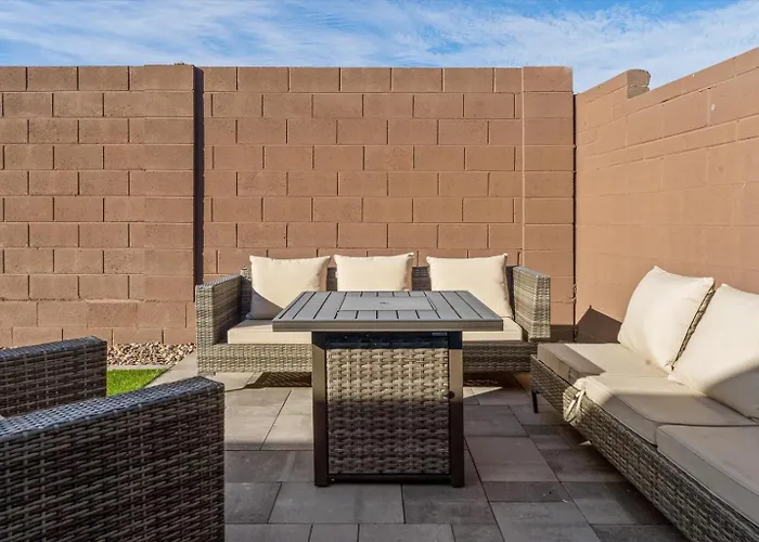 Private Golf Retreat Near Ballpark Ev In Garage Holiday home Goodyear